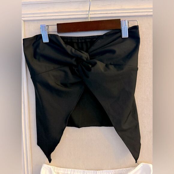 A Black & White strapless bandeau with twist in front, set of 2. S - Picture 2 of 11